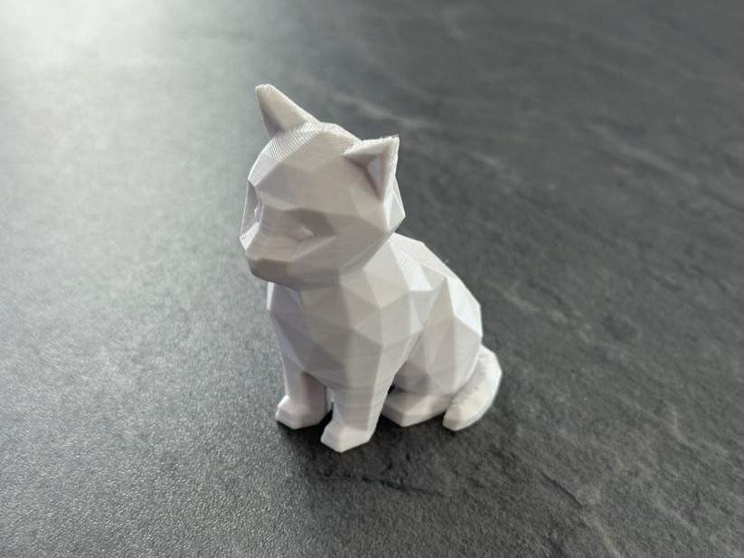 Gatinho Low Poly Sentado impresso em 3D